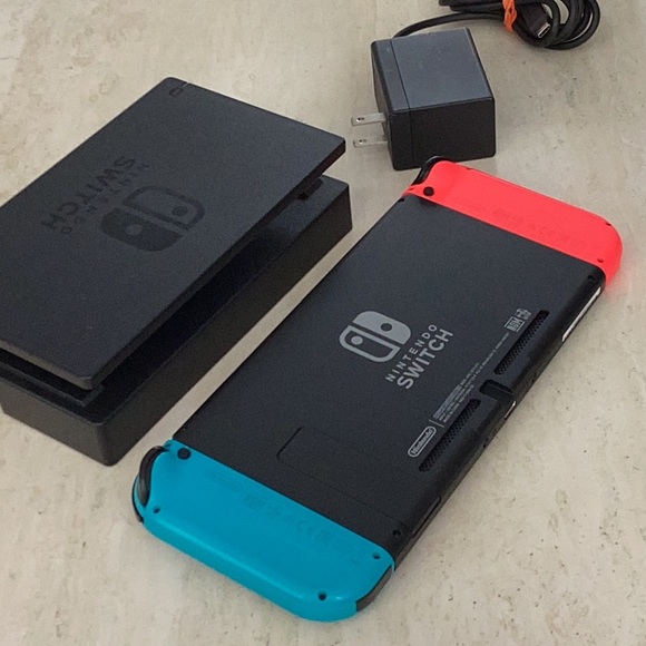 Nintendo Switch System Console Handheld & Kirby Game & Controller Grip Original - Picture 10 of 16